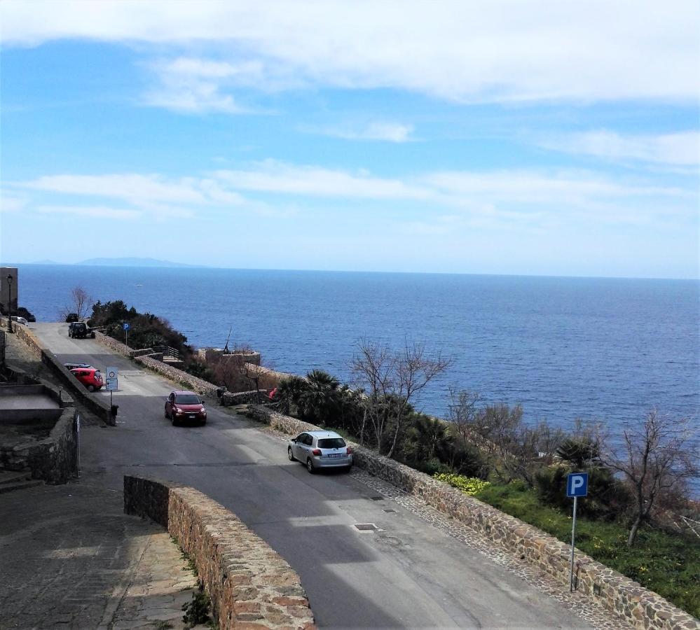 Cielo E Mare: Charming Seaside Retreat in Old Village Heart Castelsardo Exterior photo
