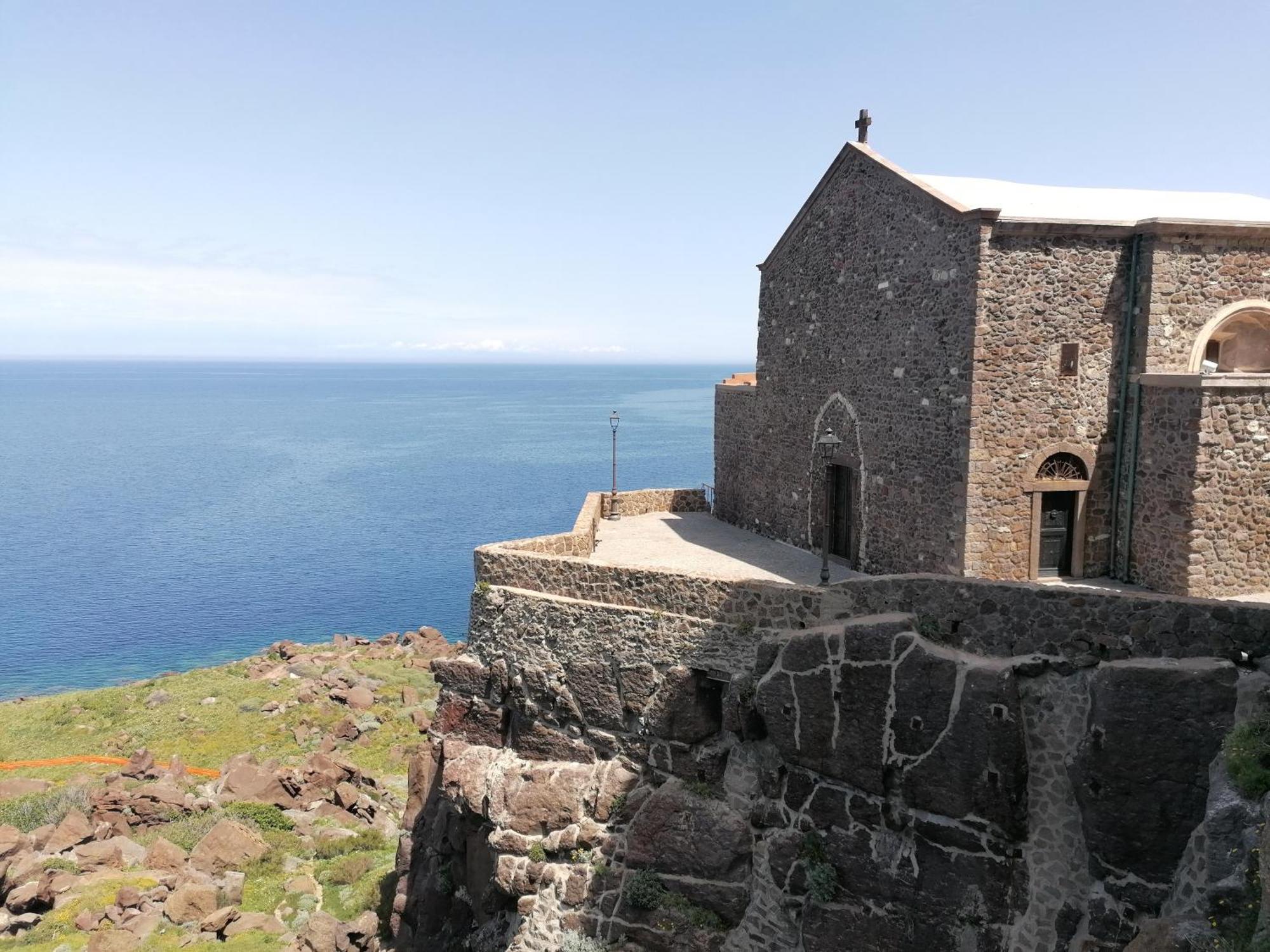 Cielo E Mare: Charming Seaside Retreat in Old Village Heart Castelsardo Exterior photo