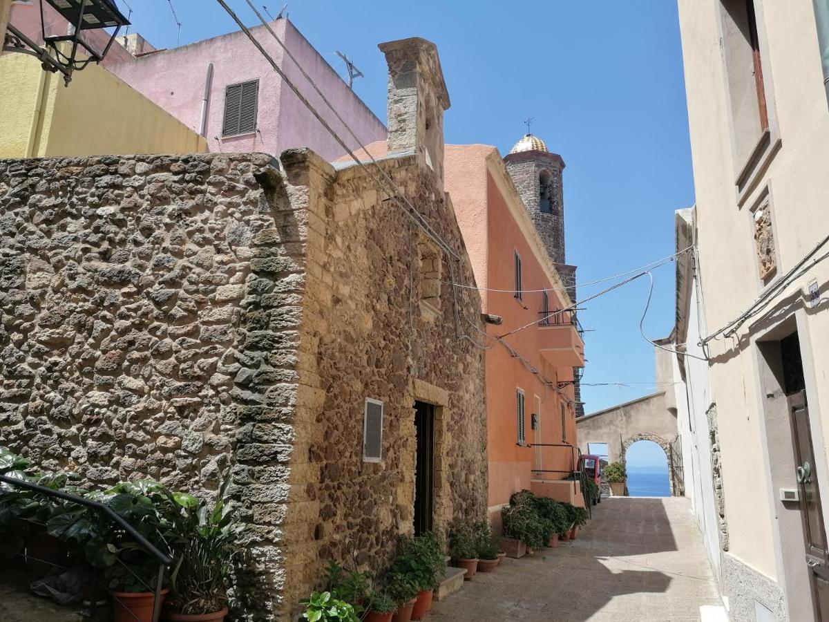 Cielo E Mare: Charming Seaside Retreat in Old Village Heart Castelsardo Exterior photo